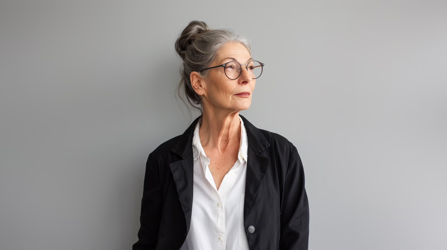 lflood._48083_a_business_woman_in_her_50s_against_a_plain_bac_5bcc8c0b-3ffd-4c47-9cca-dfaf3762f276_3